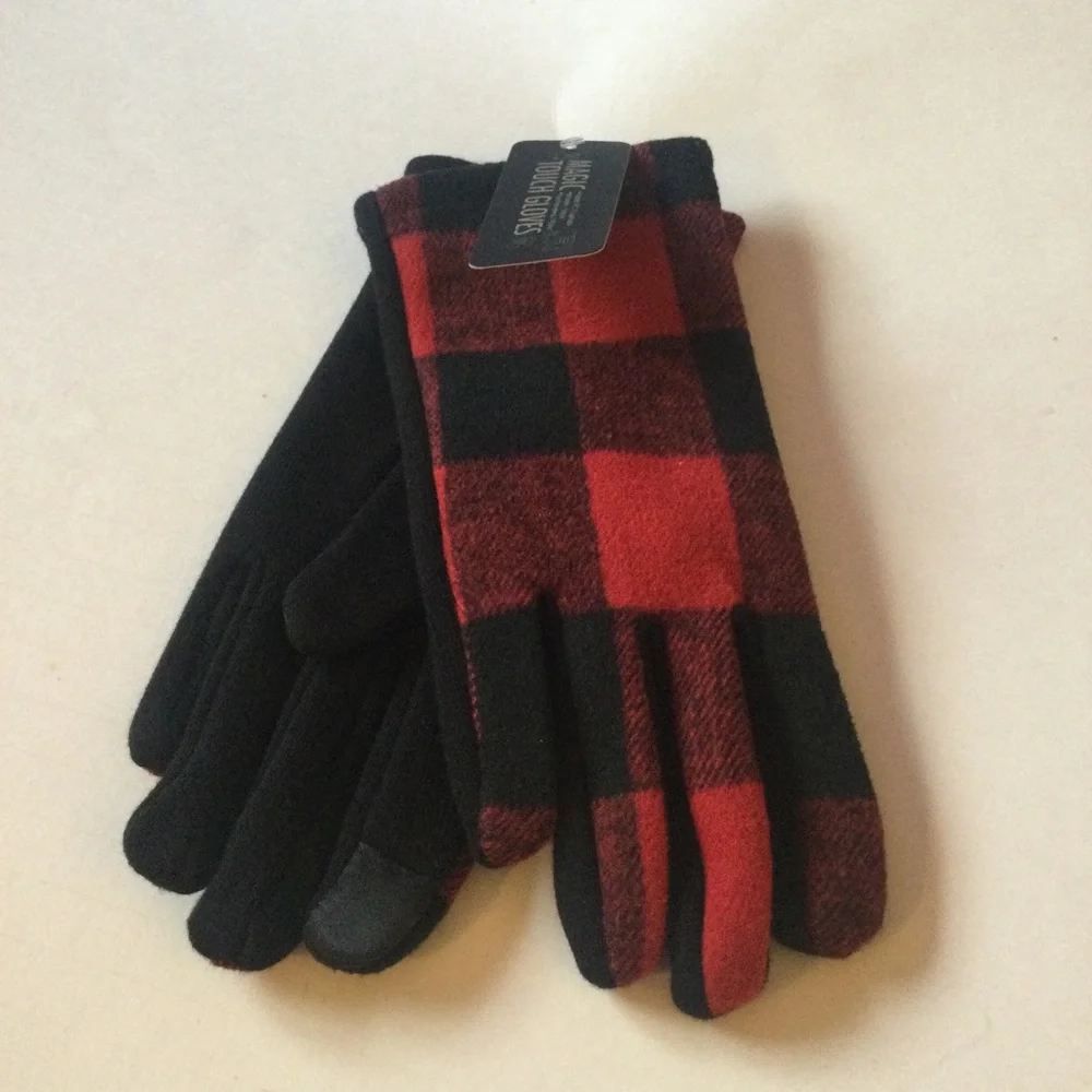 DAVID AND YOUNG Tech Touch Northcrest Gloves RED AND BLACK BUFFALO PLAID OS NWT